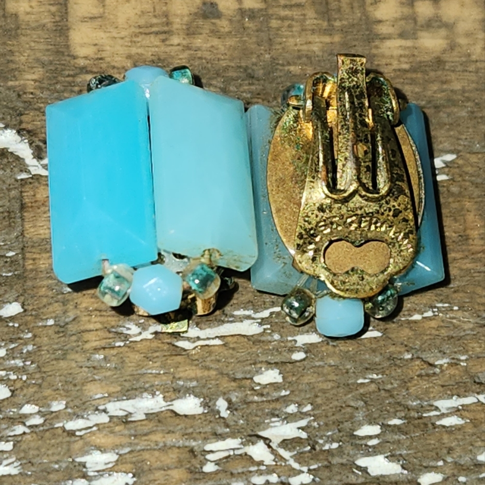 Vintage 1940s West German blue clip on earrings - Picture 2 of 4